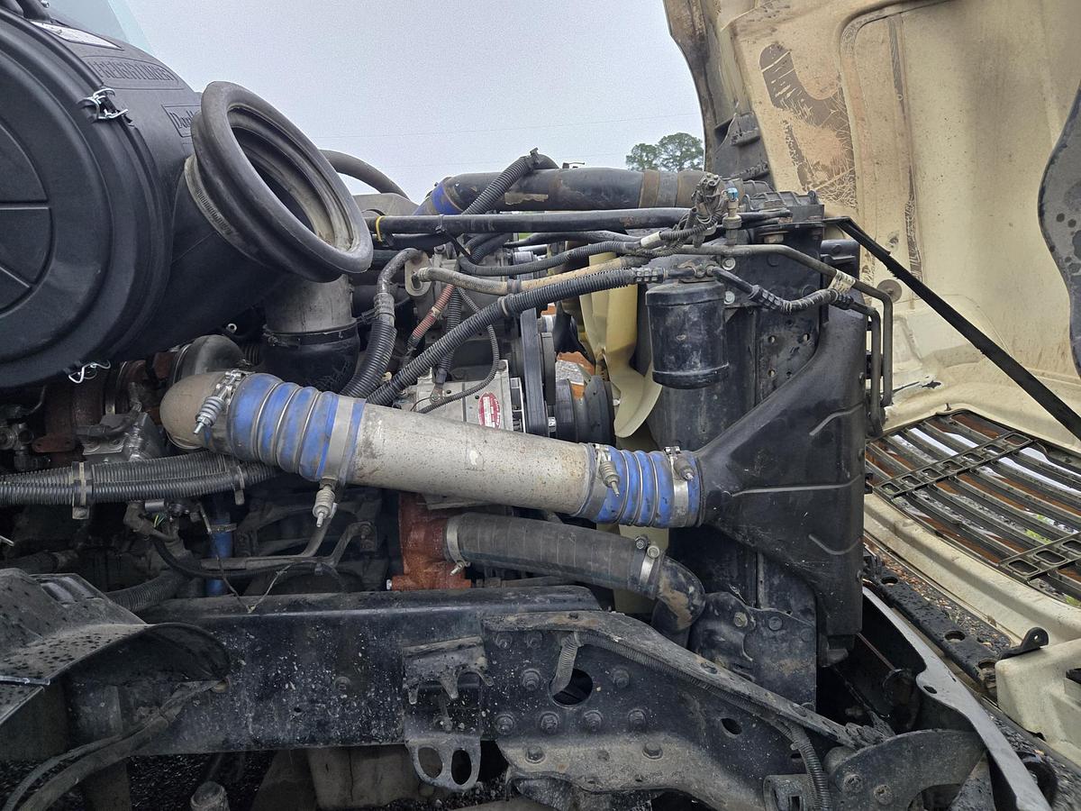 Used 2009 FREIGHTLINER Columbia