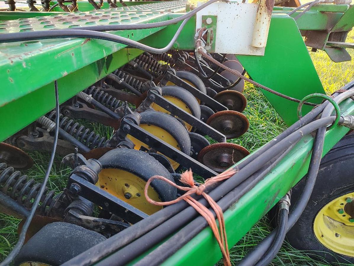 Used 1992 JOHN DEERE 750 Grain Drills