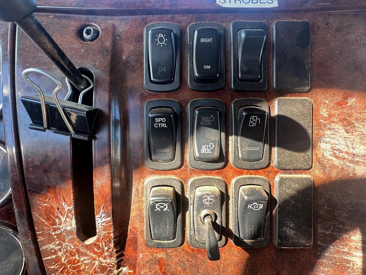 Used 2006 MACK Granite CV713