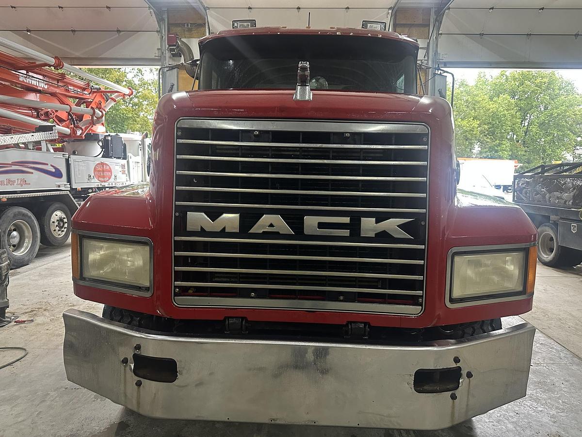 Used 1999 MACK CL713