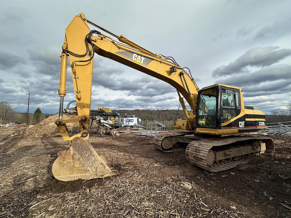 Used 1999 CATERPILLAR 320B L