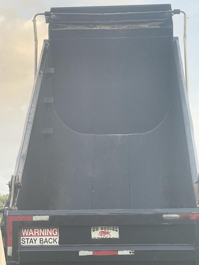 Used 2017 MACK Granite GU713