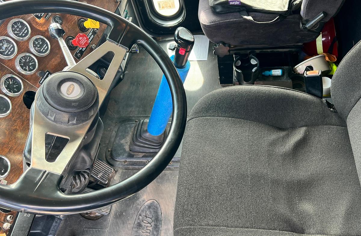 Used 2000 PETERBILT 357