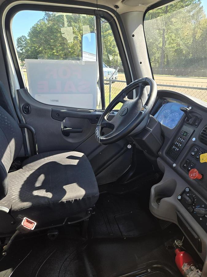 Used 2020 FREIGHTLINER Business Class M2 106