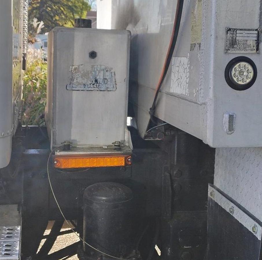 Used 1999 FREIGHTLINER 5-Axle