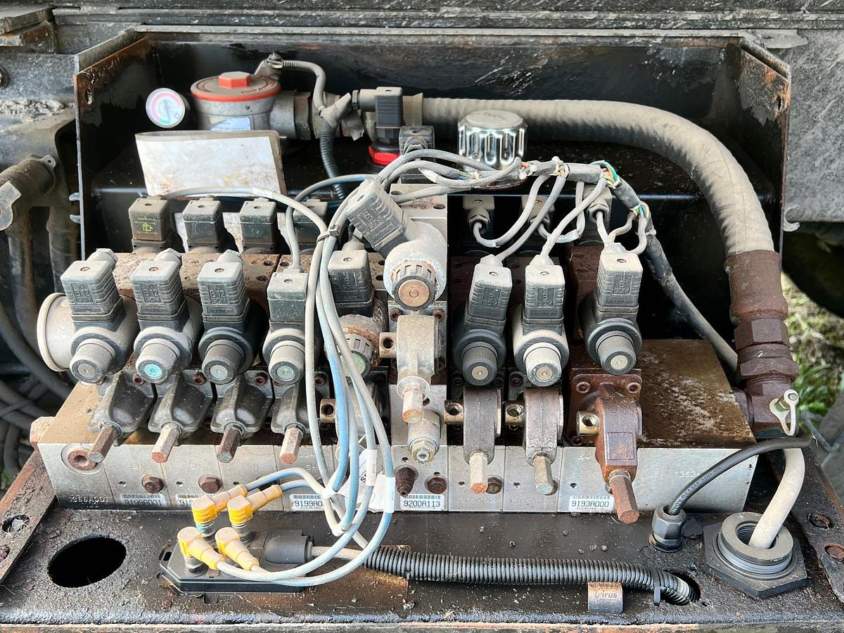 Used 2005 MACK CV713 Granite Dump Truck