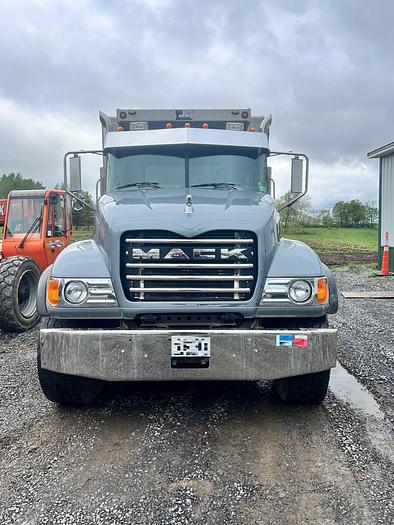 Used 2005 MACK Granite CV713