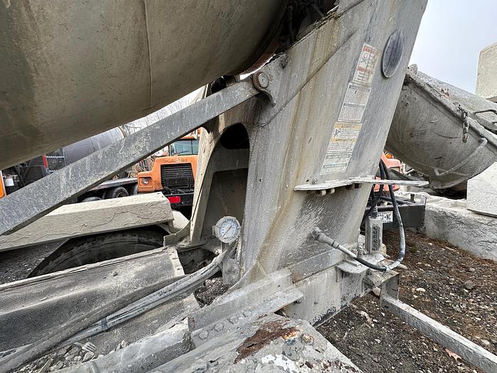 Used 2005 MACK CV713