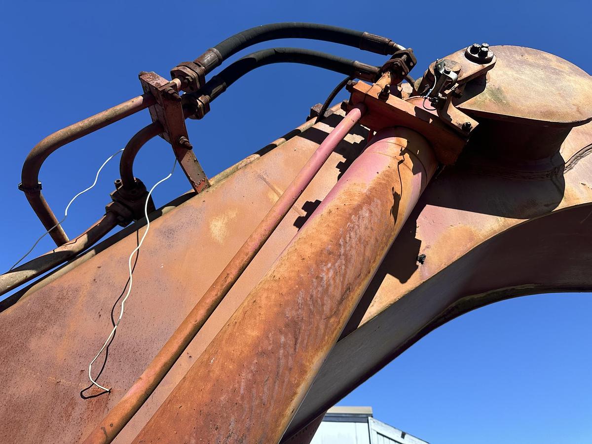 Used 1984 CASE POCLAIN 220CKNA