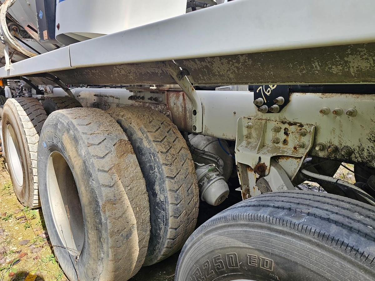 Used 2015 OSHKOSH S-2146 Front Discharge