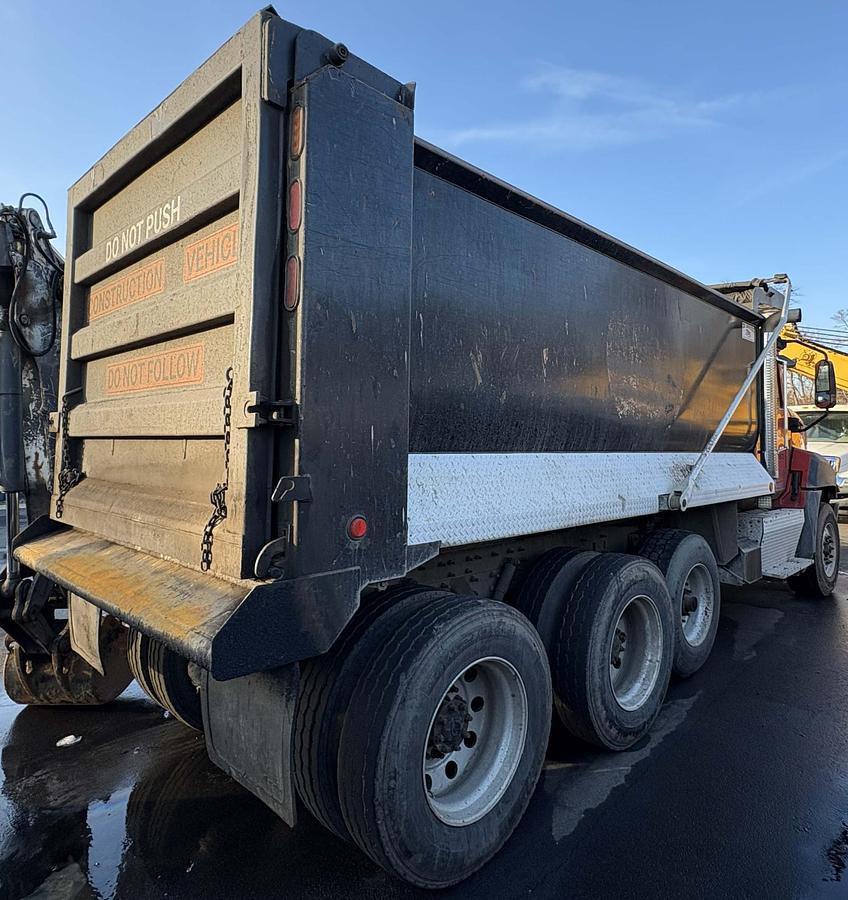 Used 2014 CATERPILLAR CT660S