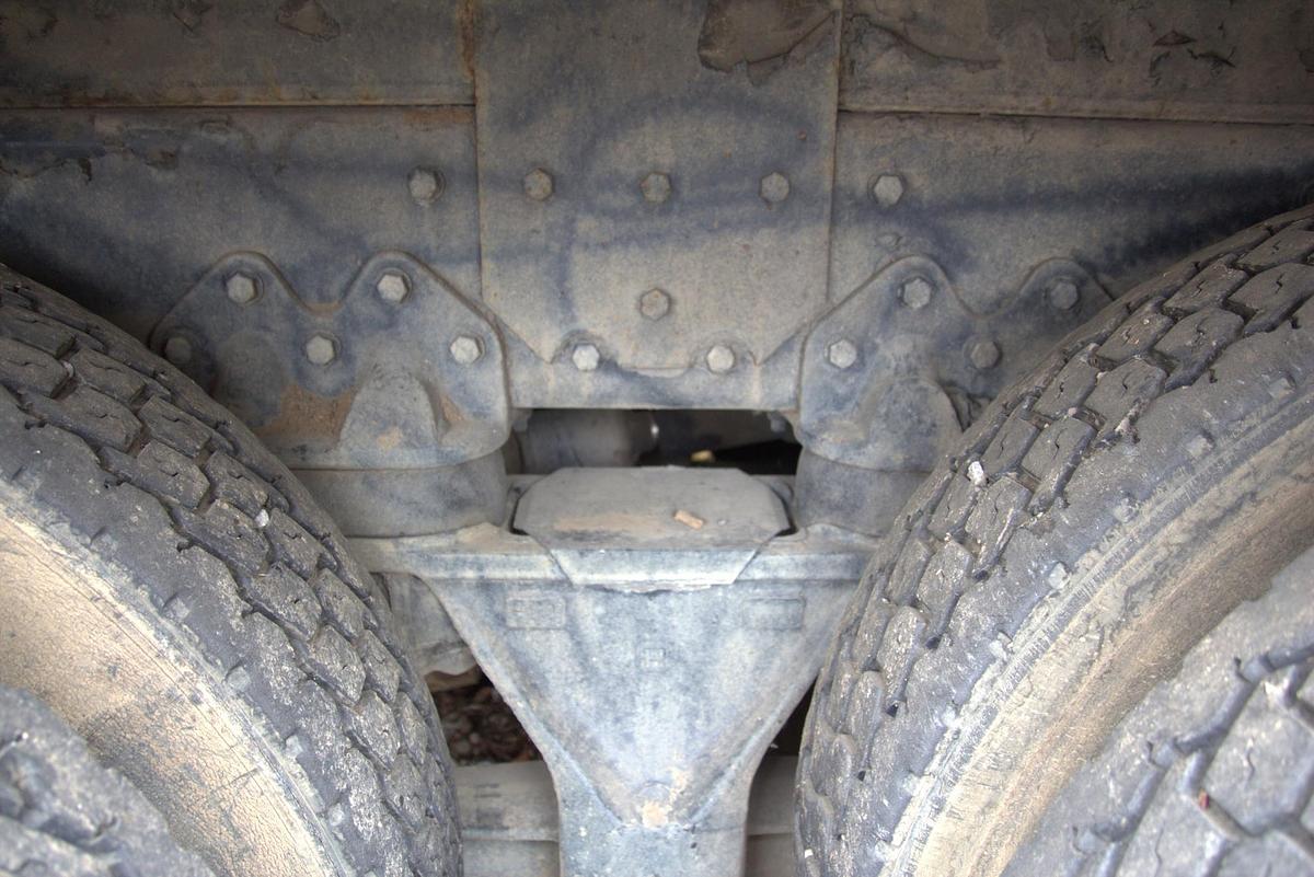 Used 1990 PETERBILT 320