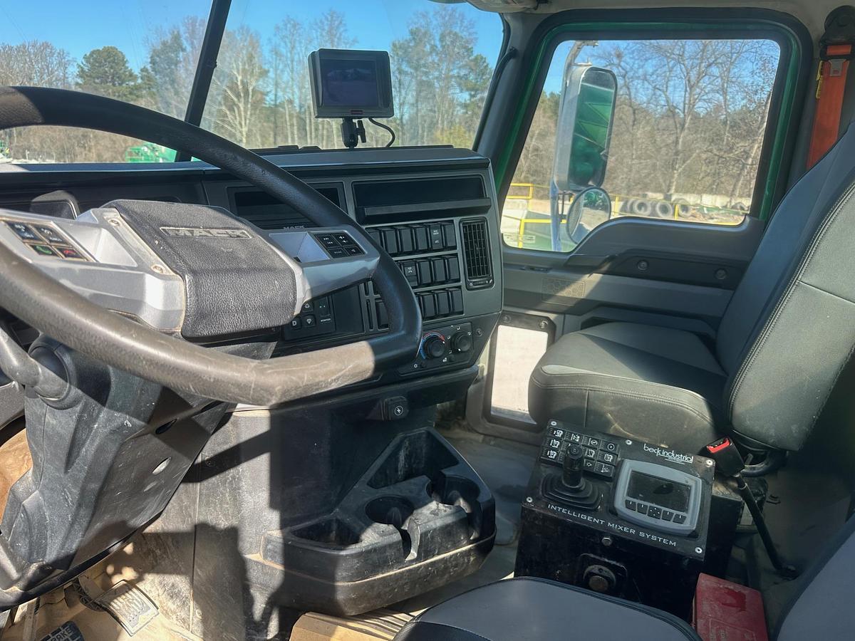 Used 2019 MACK GR64B