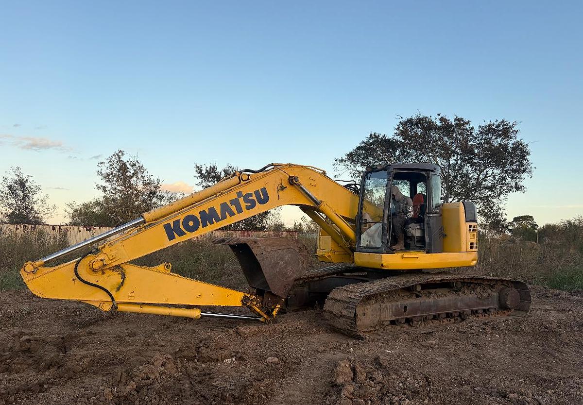 Used 2005 KOMATSU PC-228 LC
