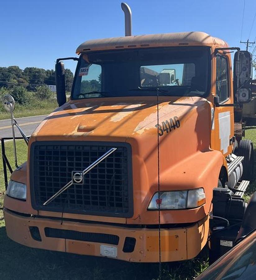 Used 2004 VOLVO VNM-200