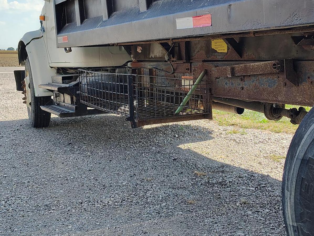 Used 2000 INTERNATIONAL 4700 DT466E