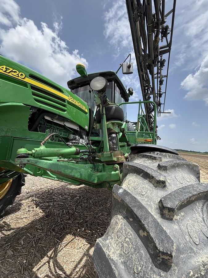 Used 2007 JOHN DEERE 4720