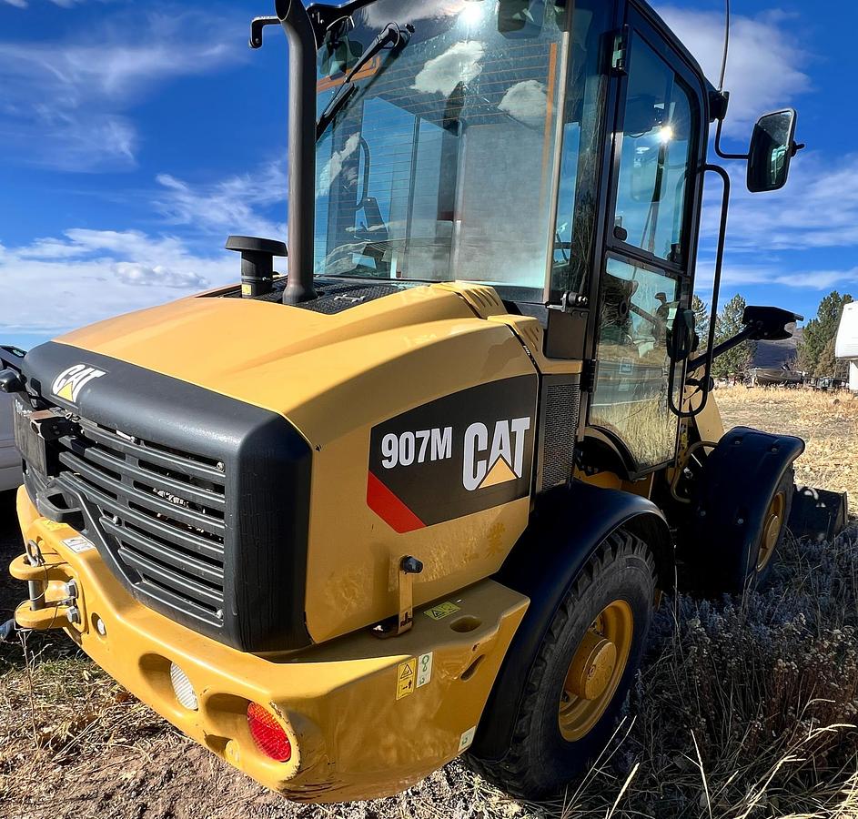 Used 2016 CATERPILLAR 907M