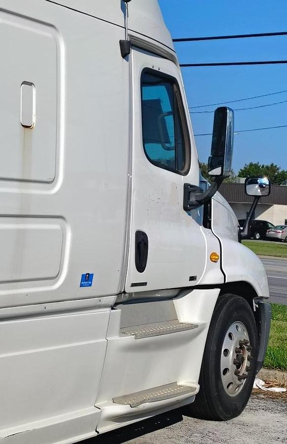 Used 2012 FREIGHTLINER Cascadia