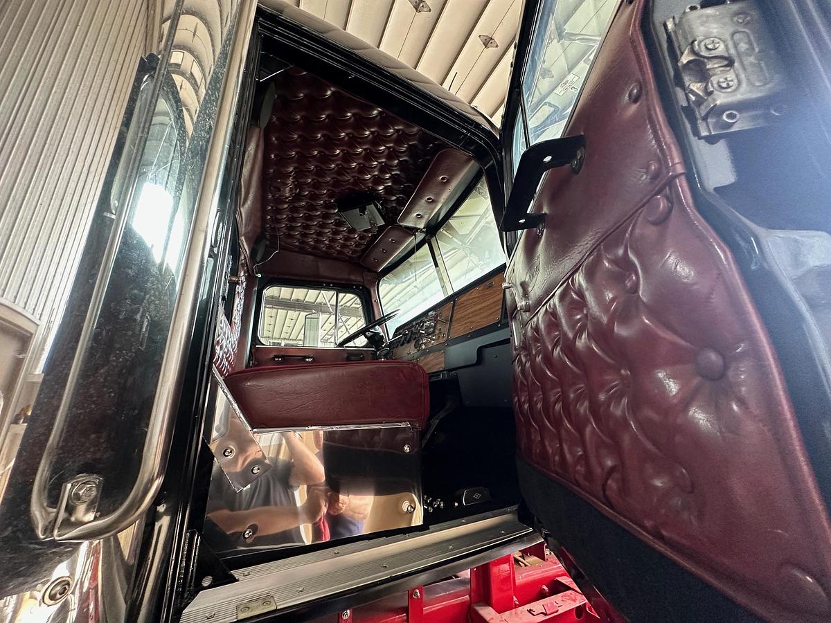 Used 1997 AUTOCAR DK6 Tilt Nose