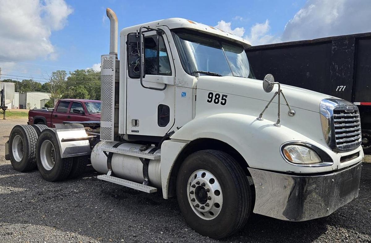 Used 2009 FREIGHTLINER Columbia