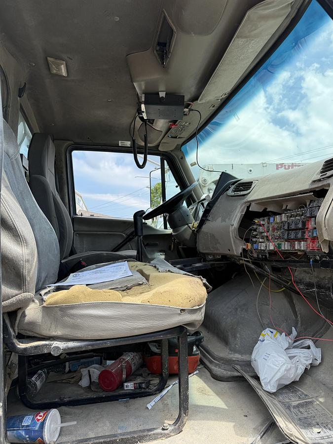 Used 2005 STERLING LT9500