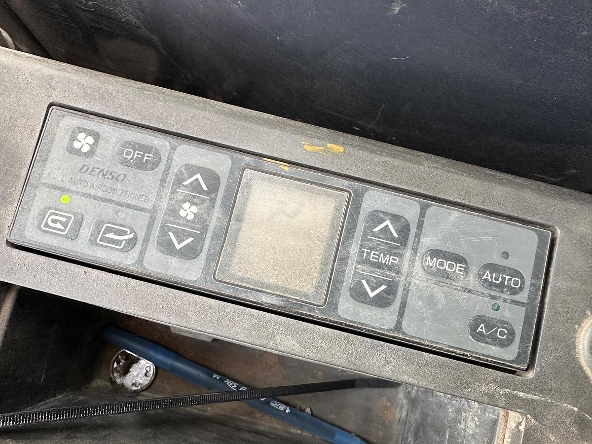 Used 2005 DEERE 160C LC