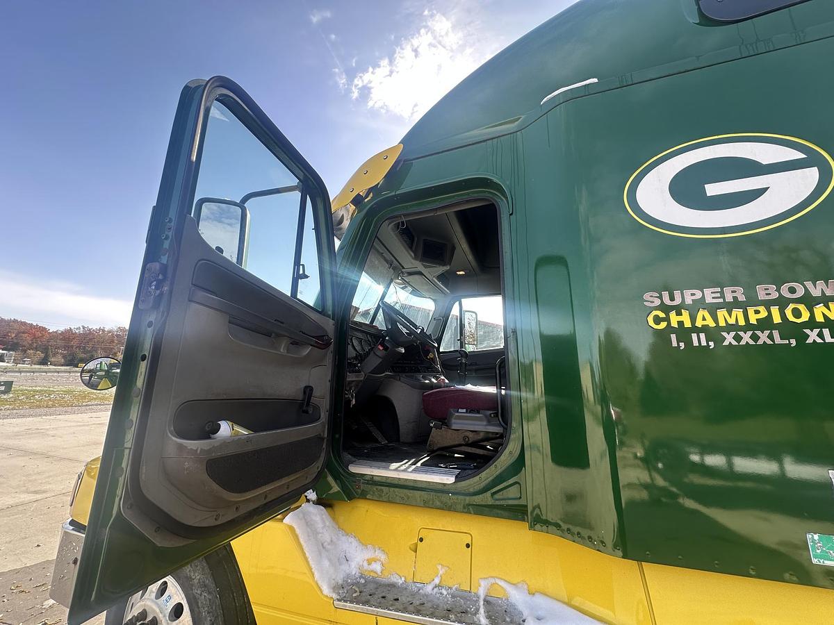 Used 2006 FREIGHTLINER Cascadia