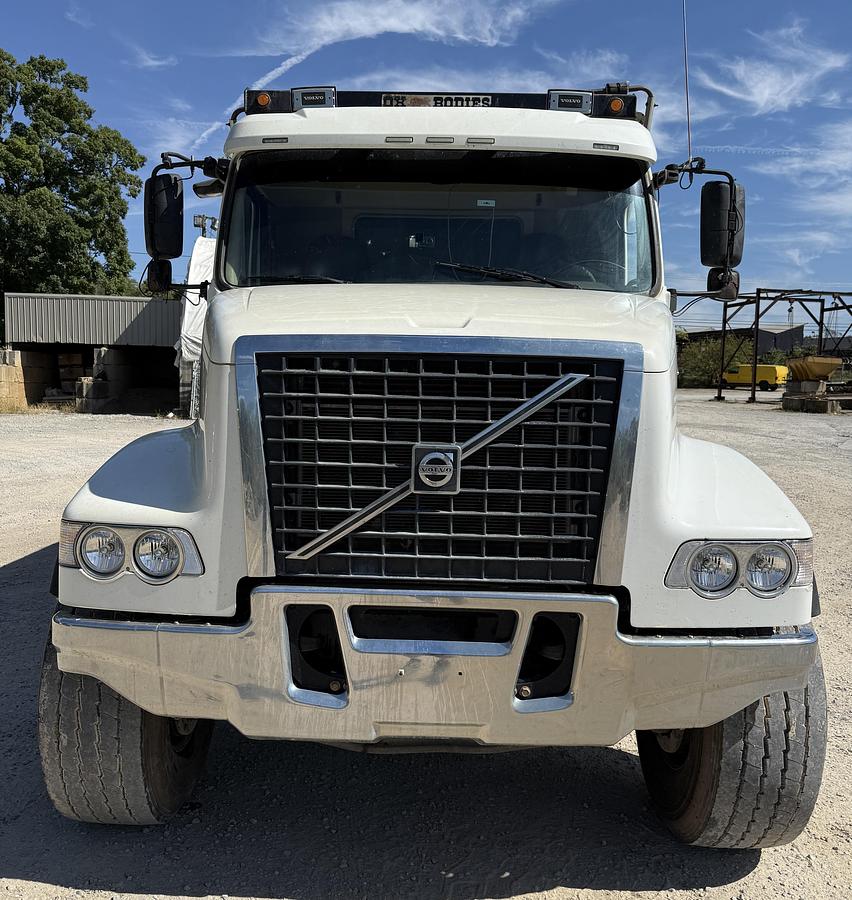 Used 2016 VOLVO VHDNC64RN