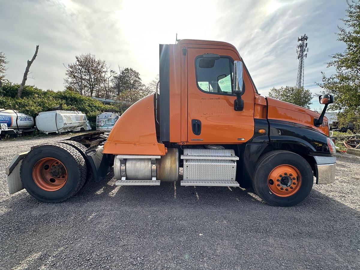 Used 2012 FREIGHTLINER Cascadia 125