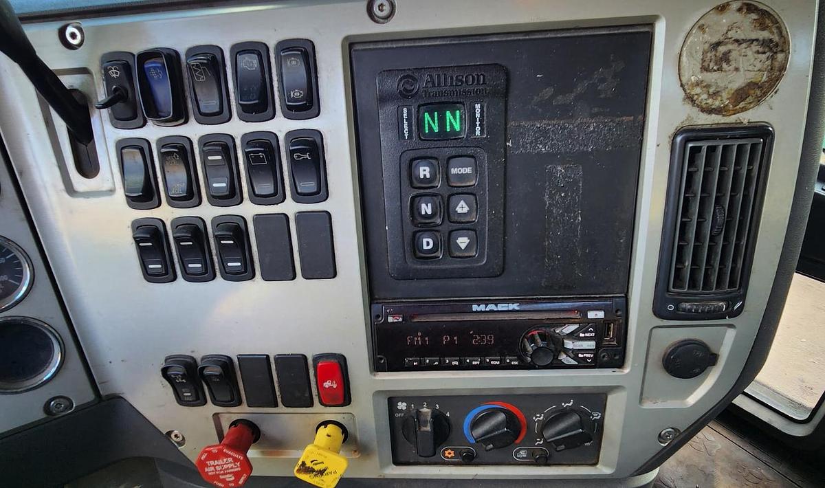 Used 2016 MACK GU713 Granite