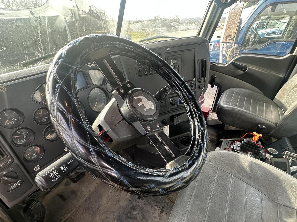 Used 2013 MACK Granite CU713