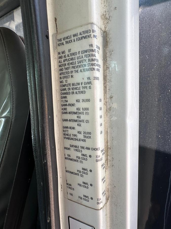 Used 2003 FREIGHTLINER FL70