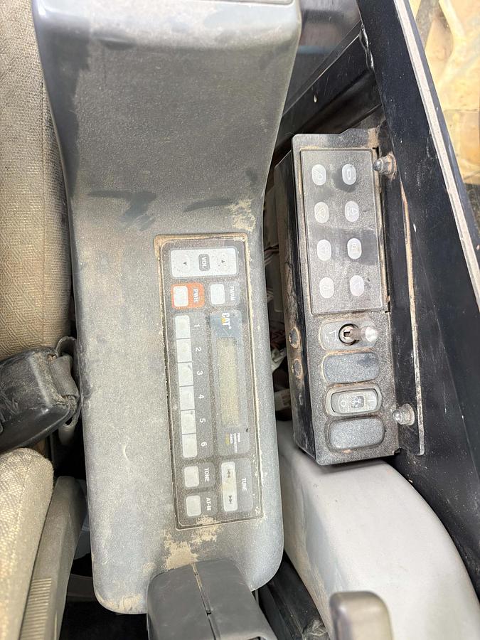 Used 2013 CATERPILLAR 321D LCR