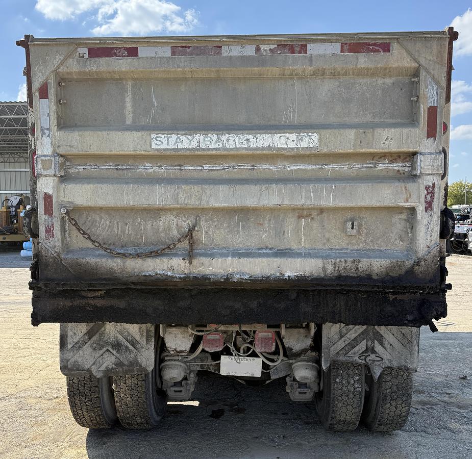 Used 2005 MACK CV713