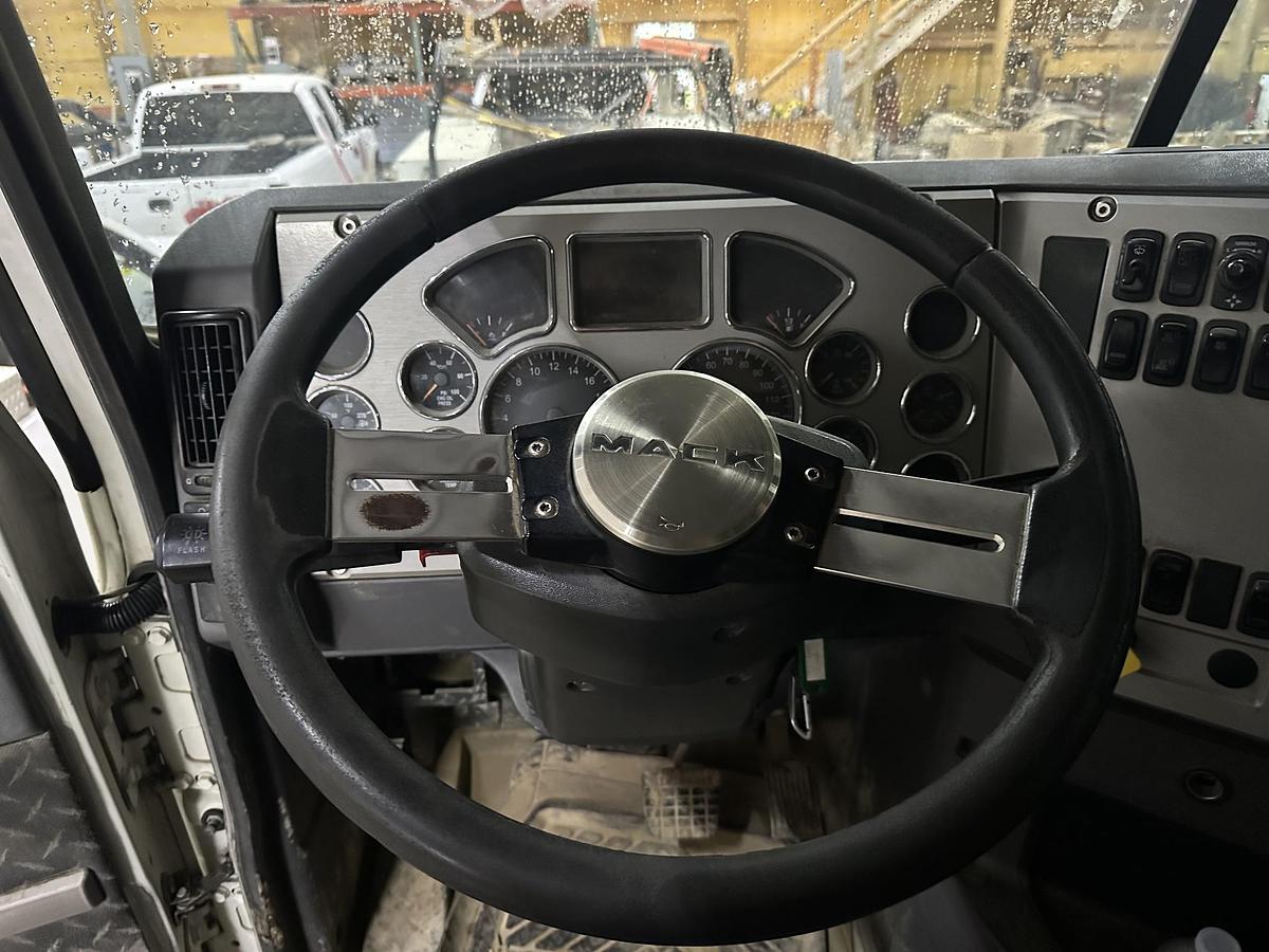 Used 2018 MACK Granite GU713