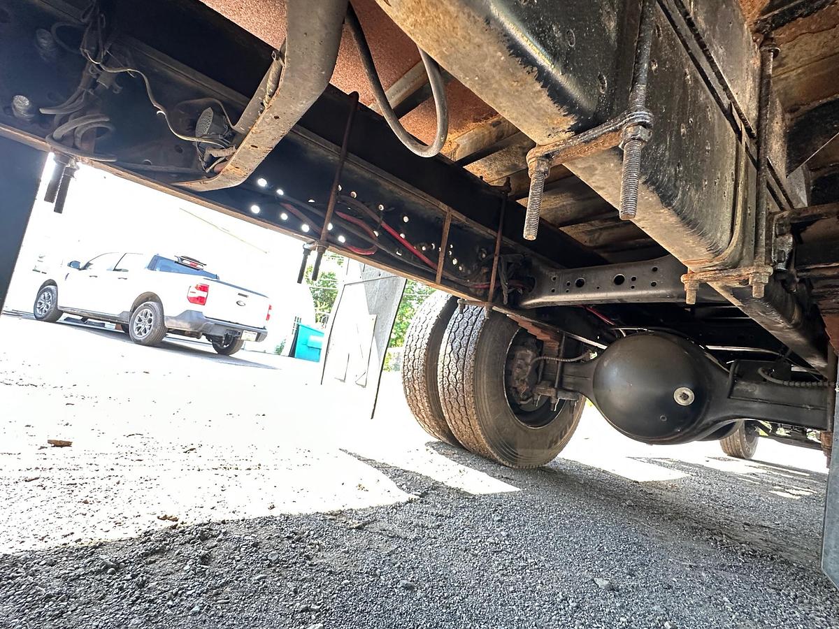 Used 2004 INTERNATIONAL 4300 Attenuator Truck