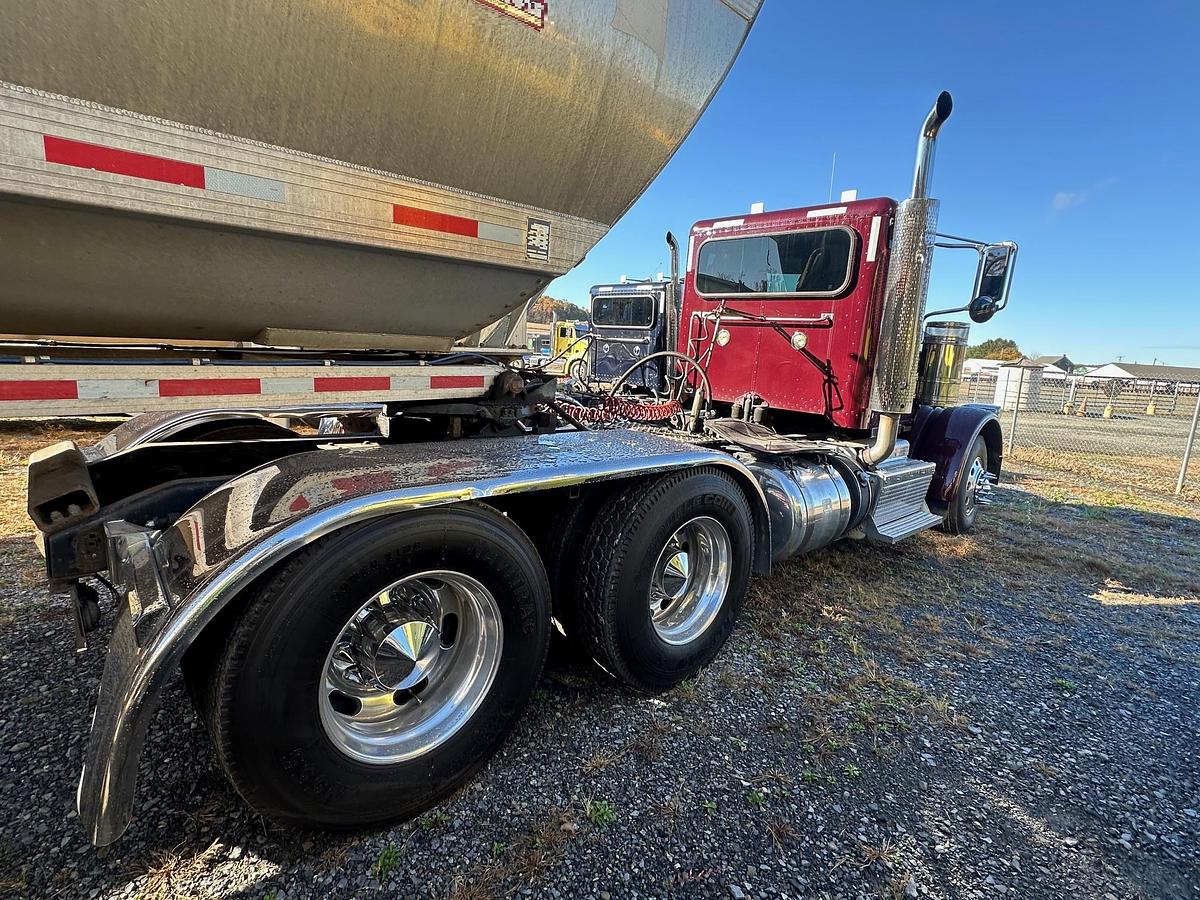 Used 2016 PETERBILT 367