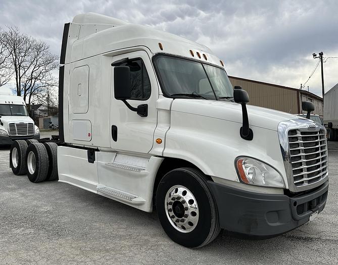 Used 2015 FREIGHTLINER Cascadia 125