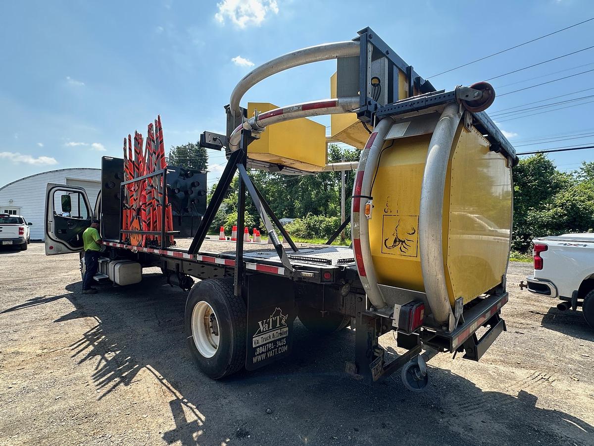 Used 2004 FREIGHTLINER M2 Attenuator Truck