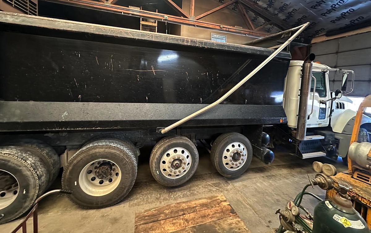 Used 2013 MACK GU713 Granite