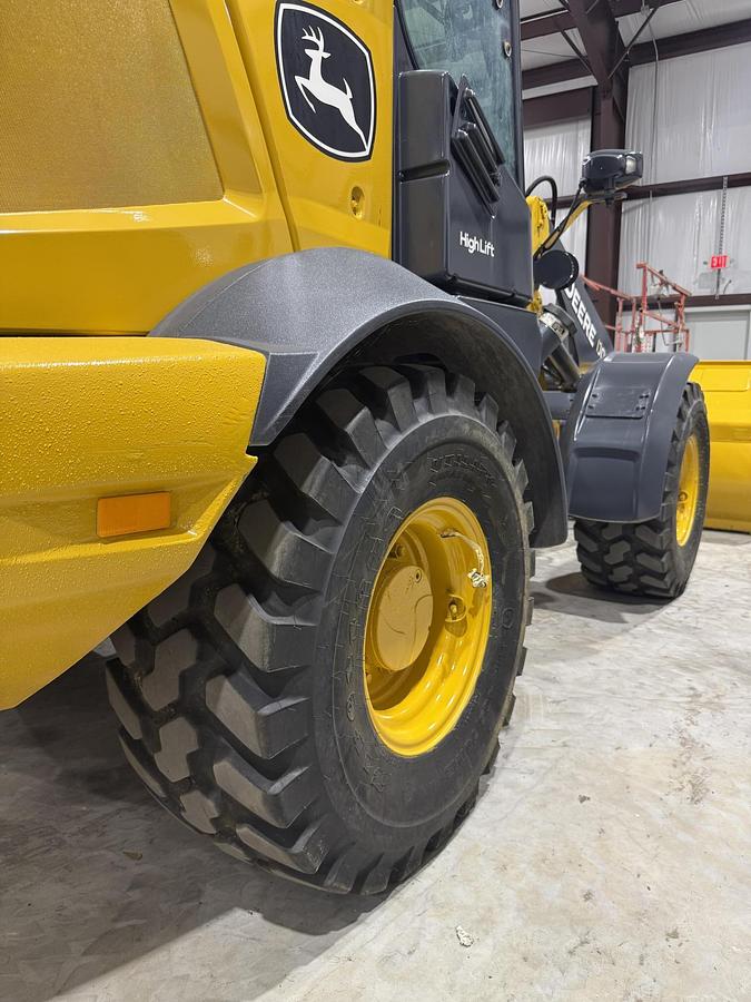 Used 2022 DEERE 324L