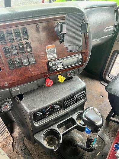 Used 2005 MACK Granite CV713