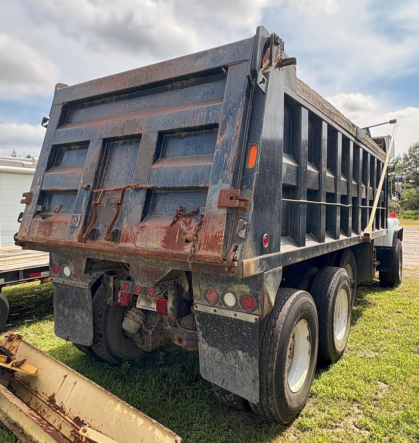 Used 2001 MACK DM688S