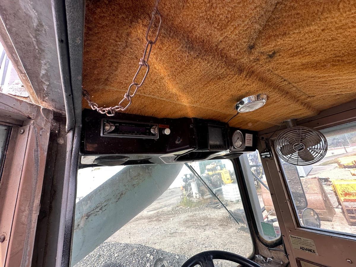 Used 1997 ADVANCE Front Discharge Mixer