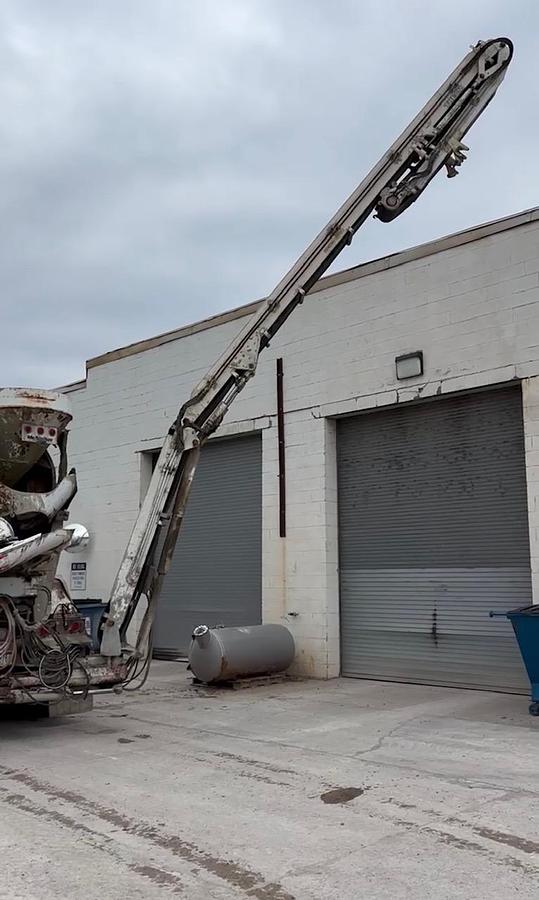 Used 2001 MACK DM690S Conveyor