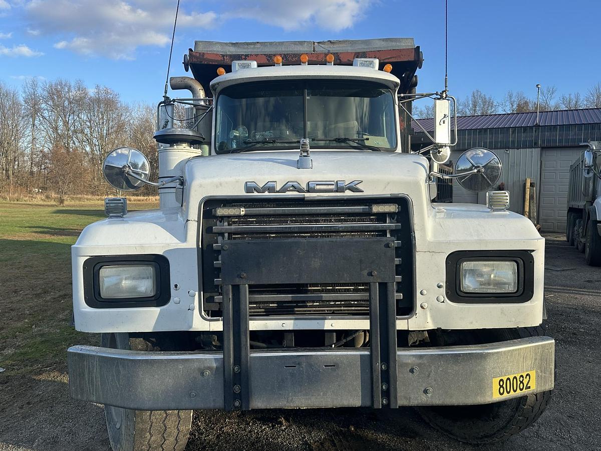 Used 2002 MACK RD688S