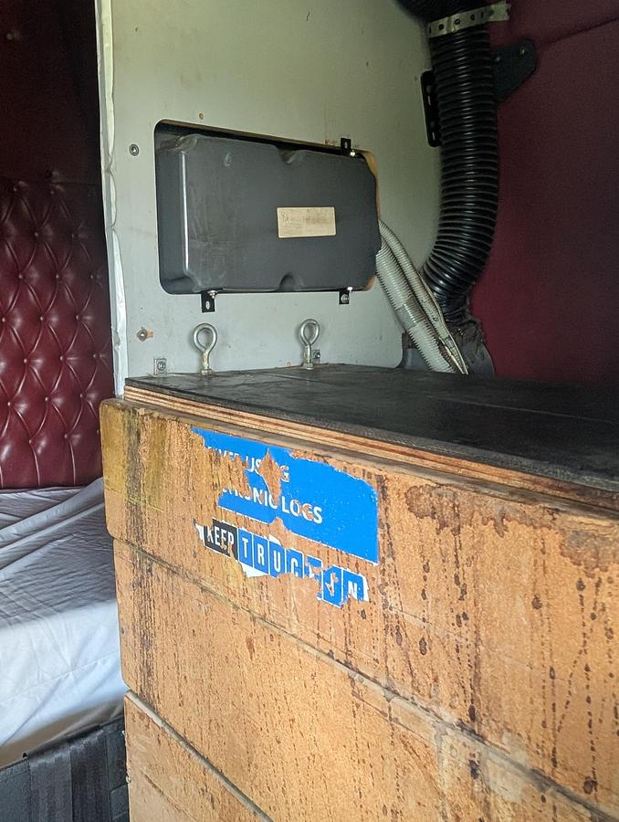 Used 2004 WESTERN STAR 4900