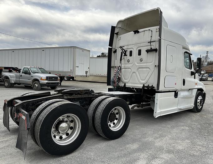 Used 2015 FREIGHTLINER Cascadia 125