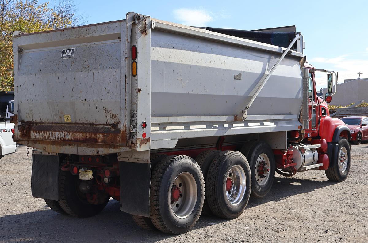 Used 2007 MACK Granite CV713